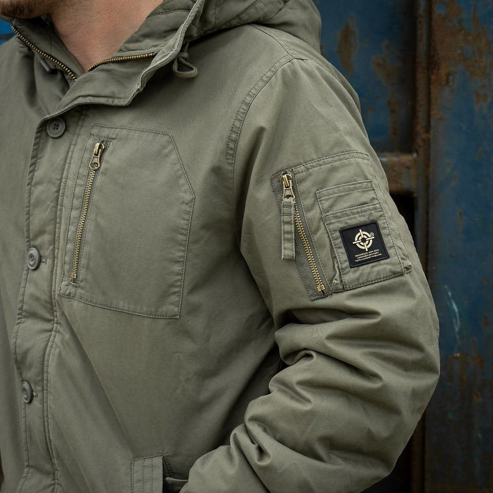 Parka Commander Army verde, parka cálida de algodón con acabado lavado vista frontal