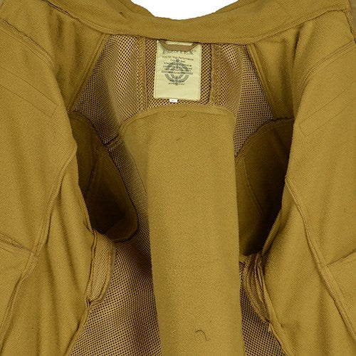 Chaqueta táctica COMBAT FLEECE COYOTE con bolsillos en mangas y paneles velcro