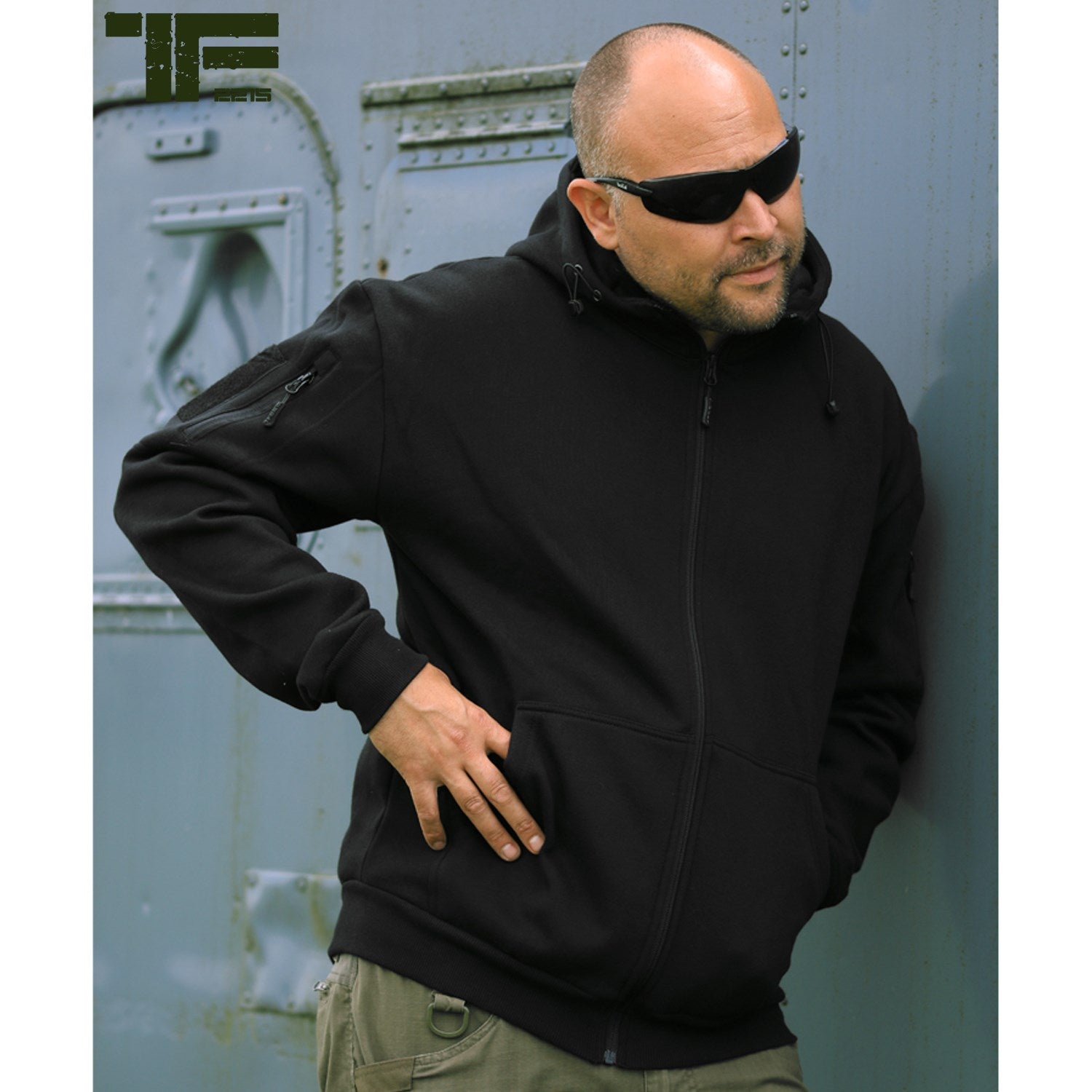 Sudadera tactica negra TASK FORCE con cremallera YKK, capucha ajustable con alambre de memoria y paneles VELCRO