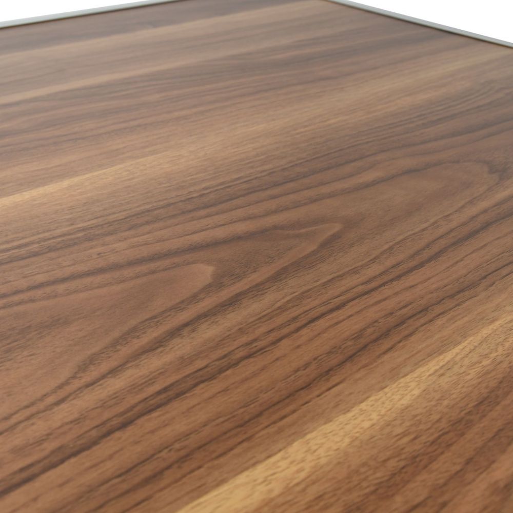 Mesa plegable de camping con tablero de umakart imitación madera, plegada y con asa para transporte