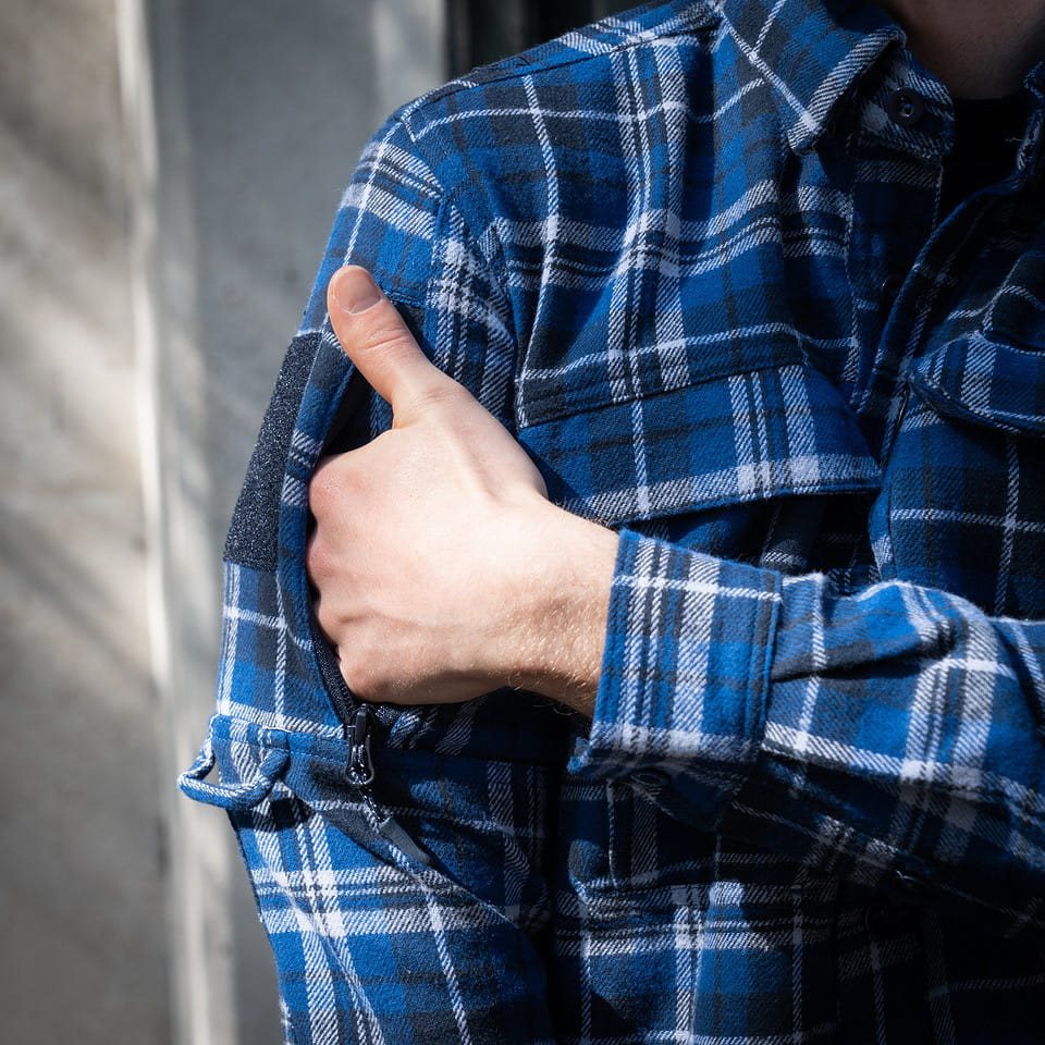 Camisa de franela CONTRACTOR a cuadros azul con 6 bolsillos y paneles de velcro