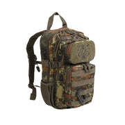 Mochila infantil US Assault Woodland aprox. 14 L, poliester con recubrimiento PVC, espalda acolchada