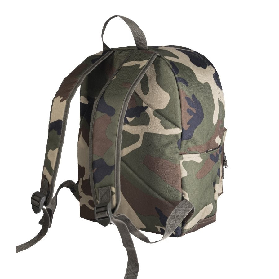 Mochila táctica MIL-TEC CITYSCAPE 20 litros woodland, vista frontal con MOLLE/PALS y bolsillos laterales