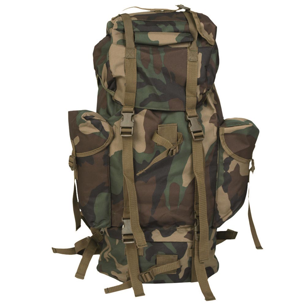Mochila BW Woodland import en camuflaje, vista frontal con correas y compartimentos