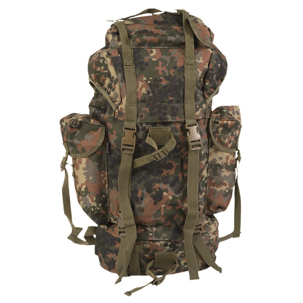 Mochila BW Woodland import en camuflaje, vista frontal con correas y compartimentos
