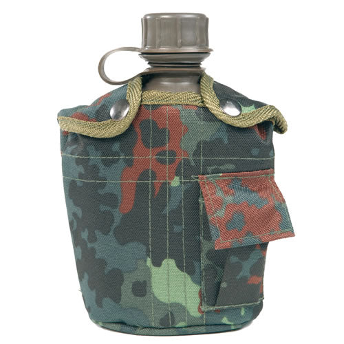 Cantimplora US 1L con funda Flecktarn y bolsillo para tabletas de esterilización