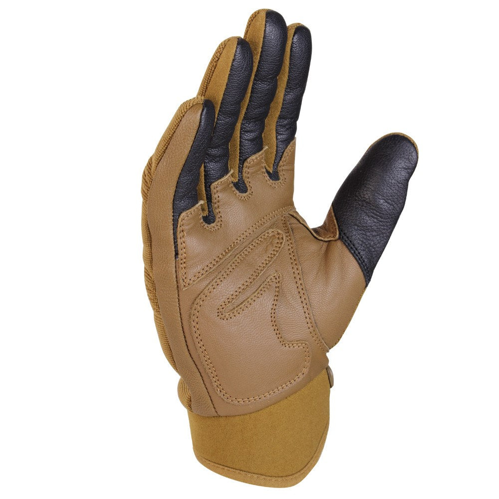 Guantes TACTICIAN, vista delantera mostrando dedos con tecnología TouchTech para pantalla táctil