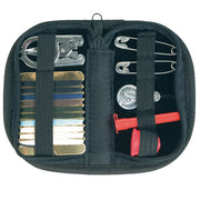 Estuche ovalado verde con kit de costura de nylon para reparaciones