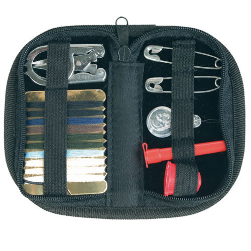 Estuche ovalado verde con kit de costura de nylon para reparaciones