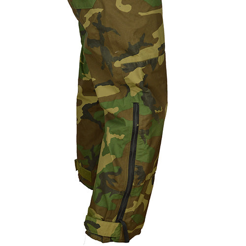 Pantalones GORE-TEX Woodland usados, excedentes del ejército de EE. UU.