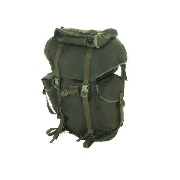 Mochila BW de combate verde original usada, vista frontal