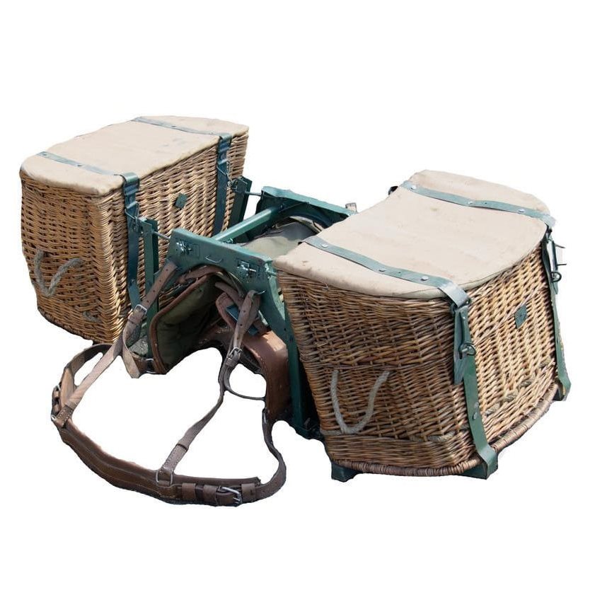 Silla de carga usada con dos cestas de mimbre, buen estado, peso aprox. 27 kg