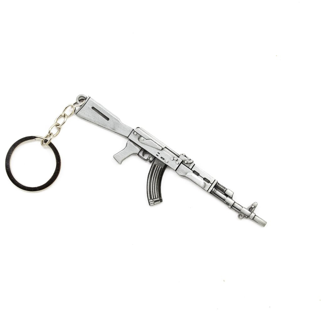 Llavero metálico con forma de fusil AK plateado, longitud aproximada 11,5 cm, incluye anilla para llaves
