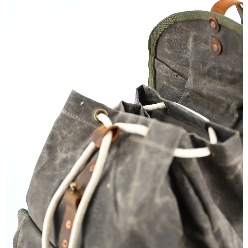 Mochila suiza vintage encerada Bushcraft REPRO en lona de tienda militar