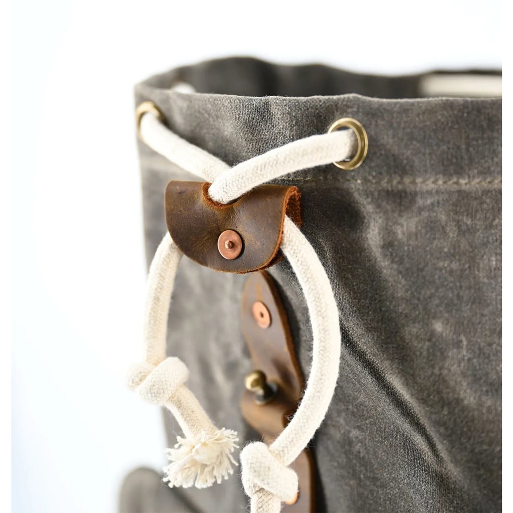 Mochila suiza vintage encerada Bushcraft REPRO en lona de tienda militar