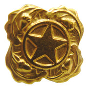 Insignia metálica en forma de estrella con las letras 'US' - diseño HVĚZDA