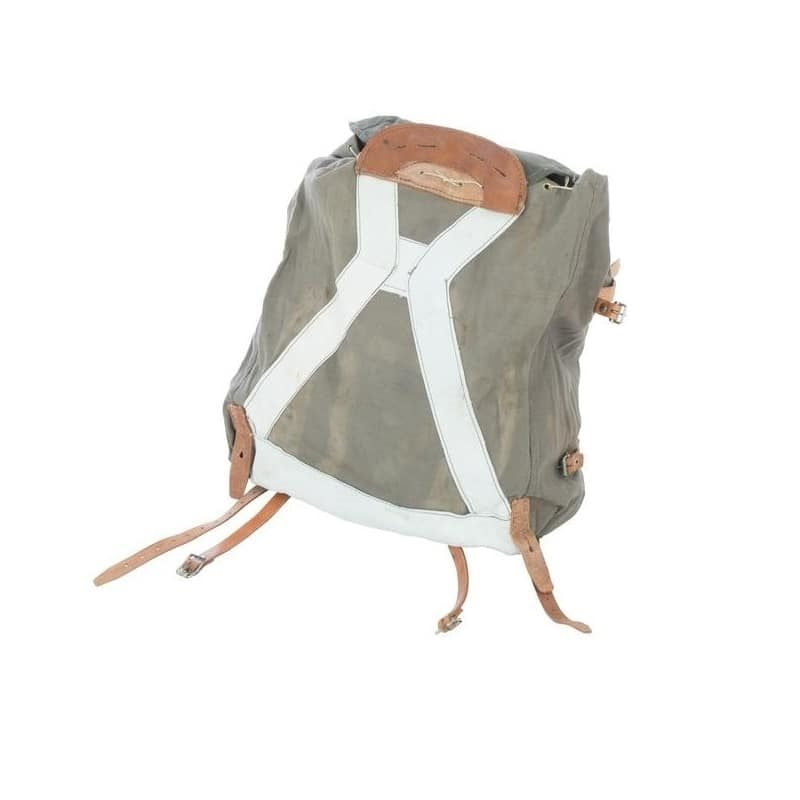 Mochila M39 sueca usada de lona con hebillas de cuero