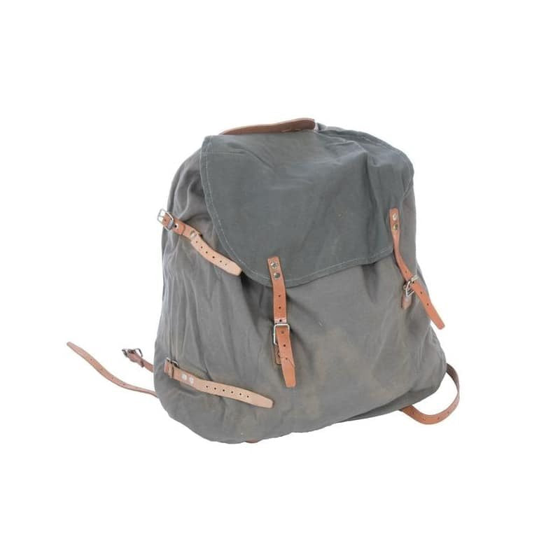 Mochila M39 sueca usada de lona con hebillas de cuero