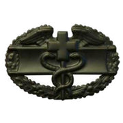 Insignia US Combat Medical 1st Award negra de metal mate fabricada en EE. UU.