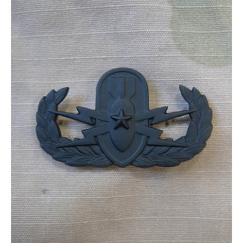 Insignia US Explosive Ordnance Disposal (EOD) Senior en metal negro mate, fabricada en EE. UU.