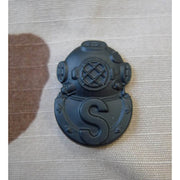 Insignia US Salvage Diver negra en metal mate, fabricada en Estados Unidos según especificación militar