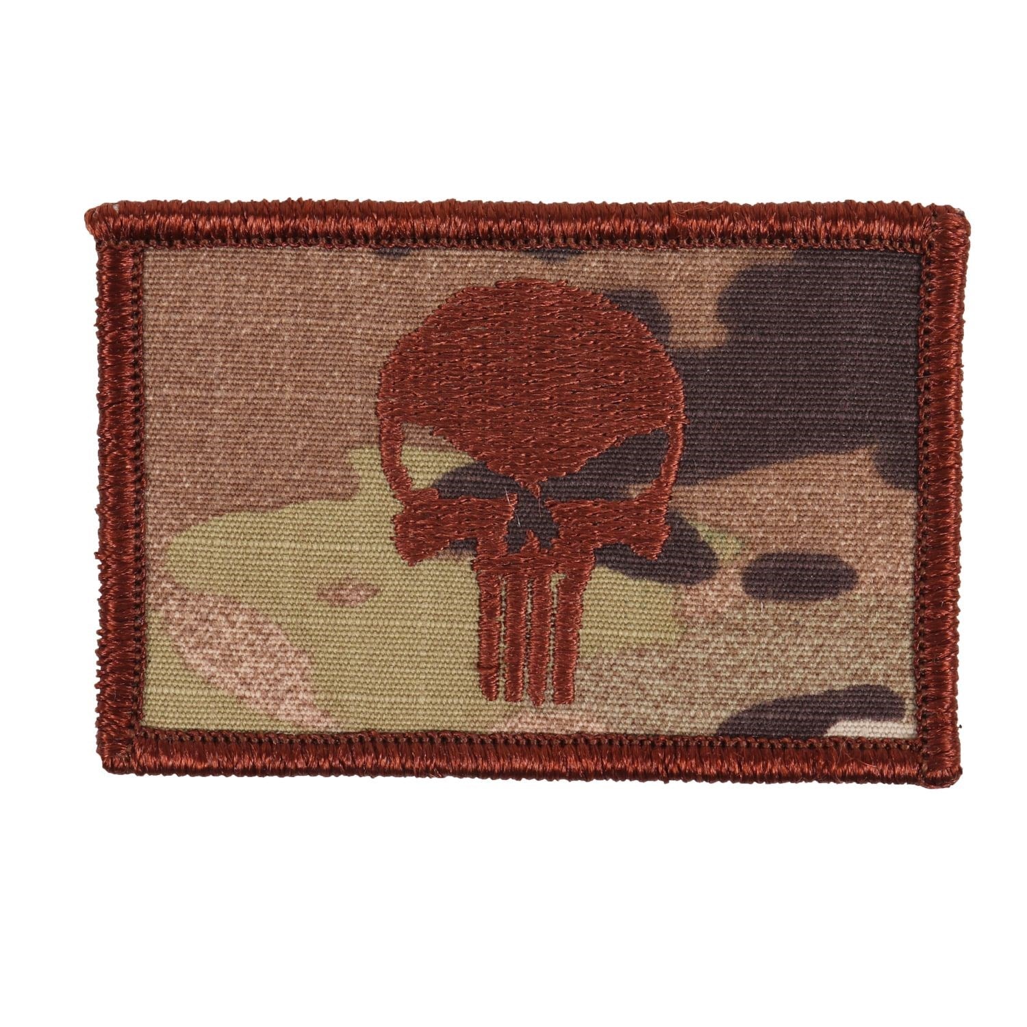 Parche velcro bordado calavera Punisher sobre fondo Multicam 75x55 mm
