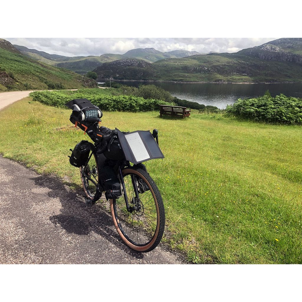 Panel solar plegable OFFROAD 3 piezas 21 W para carga por USB, 12V y 18V