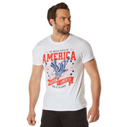 Camiseta blanca de manga corta con el texto FREEDOM & LIBERTY