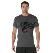 Camiseta gris HONOR RESPECT REMEMBER con placa identificativa