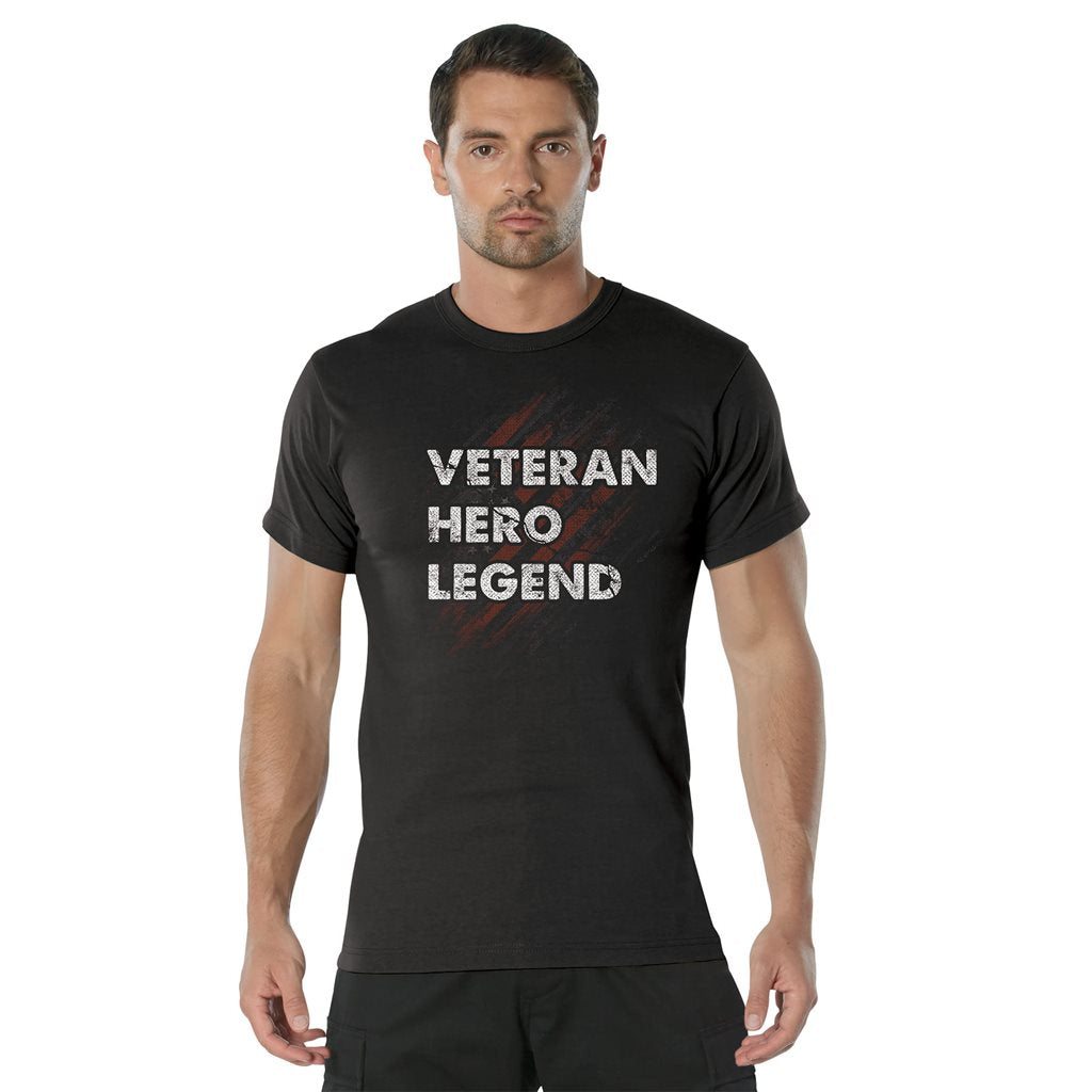 Camiseta negra VETERAN HERO LEGEND vista frontal con texto en el pecho