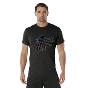 Camiseta negra con estampado HONOR RESPECT REMEMBER sobre placa identificativa