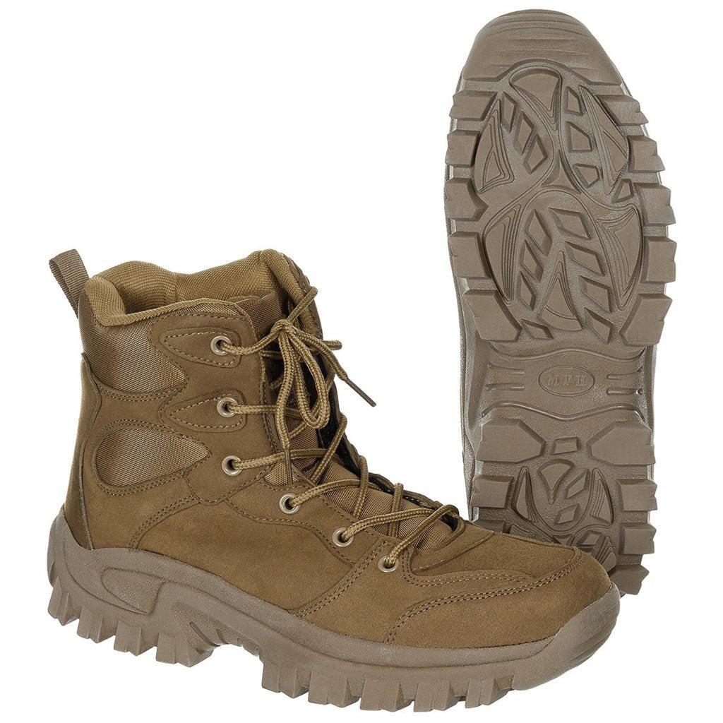 Botín COMMANDO COYOTE color coyote, vista lateral con suela robusta y dibujo marcado
