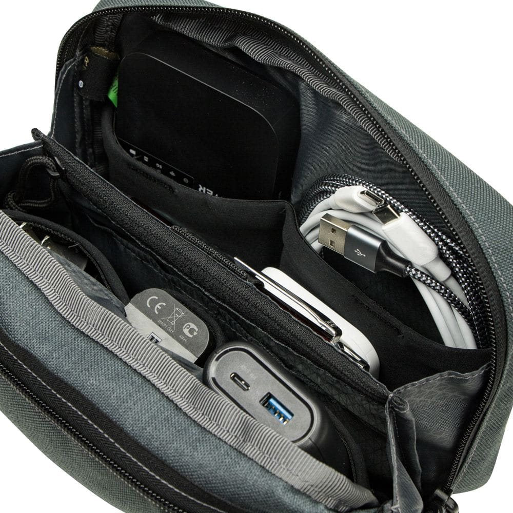 Riñonera TECH MOLLE negra para electrónica, cables y baterías