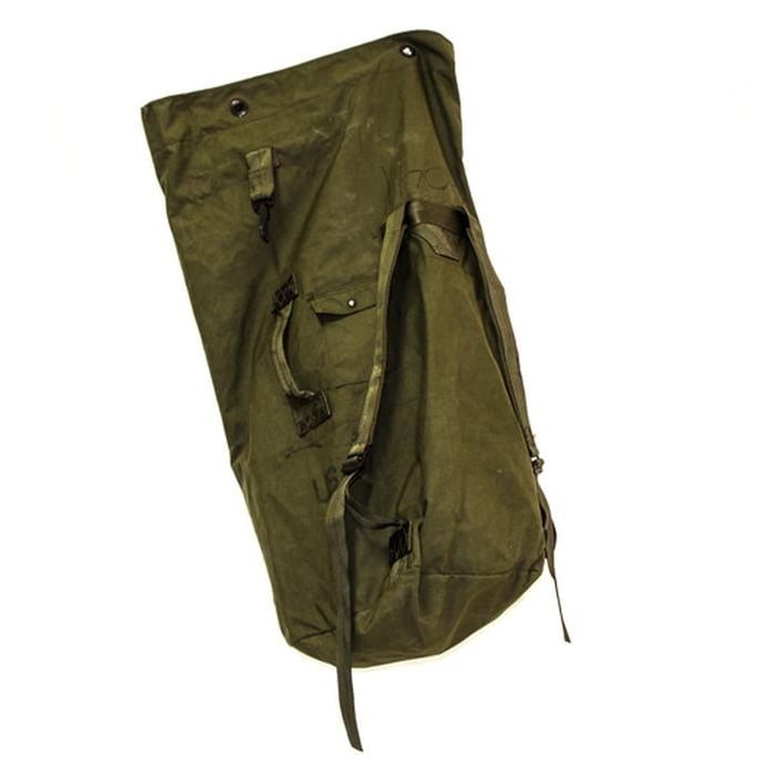 Saco marinero US de nylon verde con dos correas y asa, usado