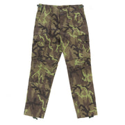 Pantalones BDU vz.95 en camuflaje, 6 bolsillos, ajuste en cintura y bajos, 65% poliéster 35% algodón