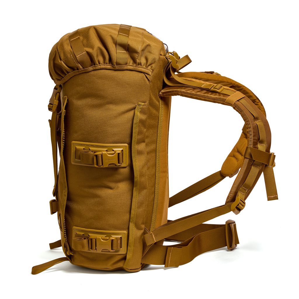 Foto de la mochila MMPS Centurio II 45L Berghaus mostrando el sistema MMPS y varios compartimentos