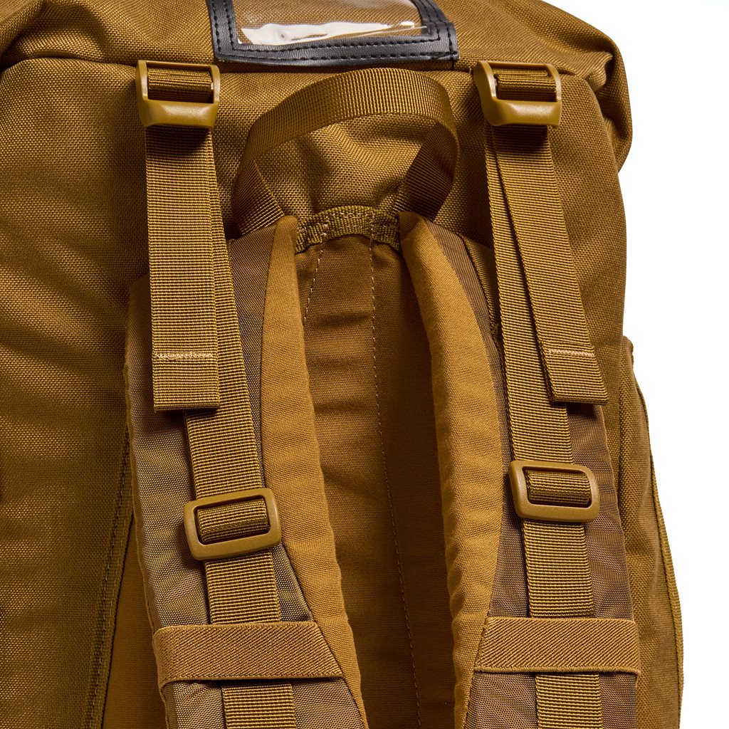 Foto de la mochila MMPS Centurio II 45L Berghaus mostrando el sistema MMPS y varios compartimentos