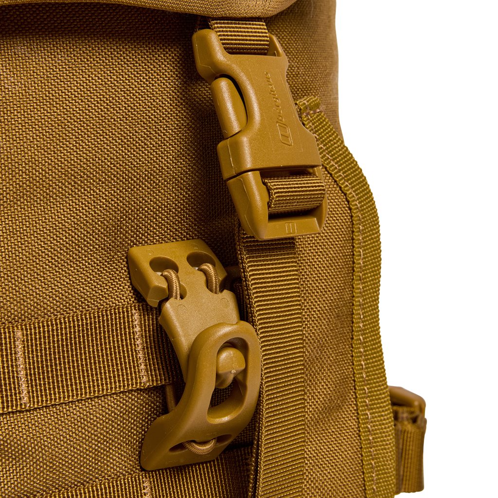 Foto de la mochila MMPS Centurio II 45L Berghaus mostrando el sistema MMPS y varios compartimentos