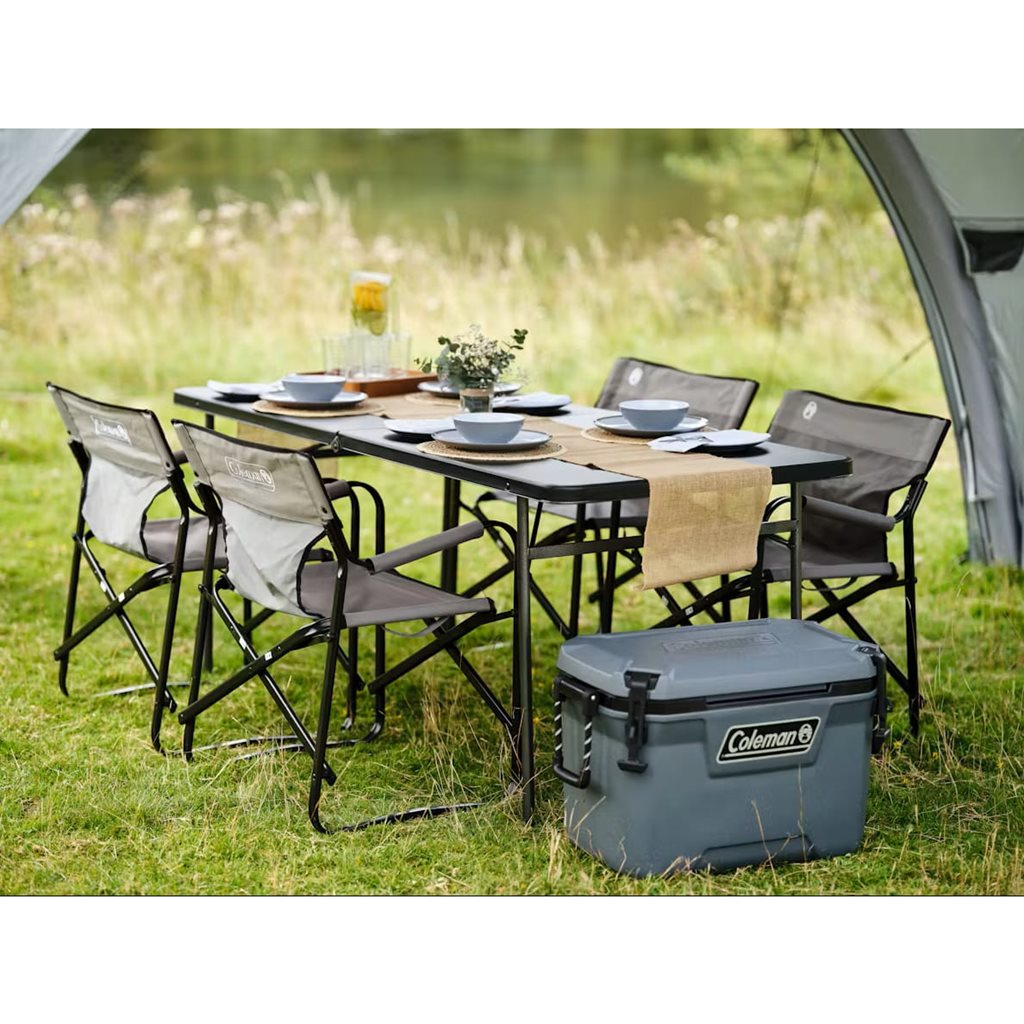 Mesa de camping plegable grande con amplia superficie rectangular y estructura estable