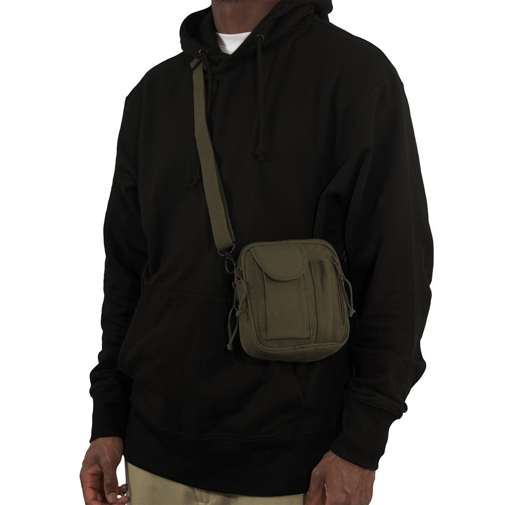 Bandolera EXCURSION negra en lona resistente estilo army con cremalleras y bolsillo exterior para movil