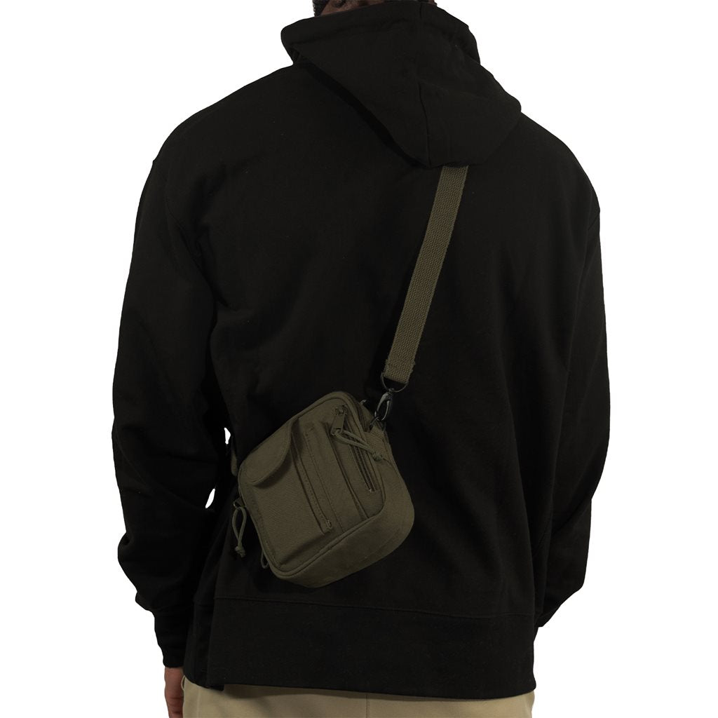 Bandolera EXCURSION negra en lona resistente estilo army con cremalleras y bolsillo exterior para movil