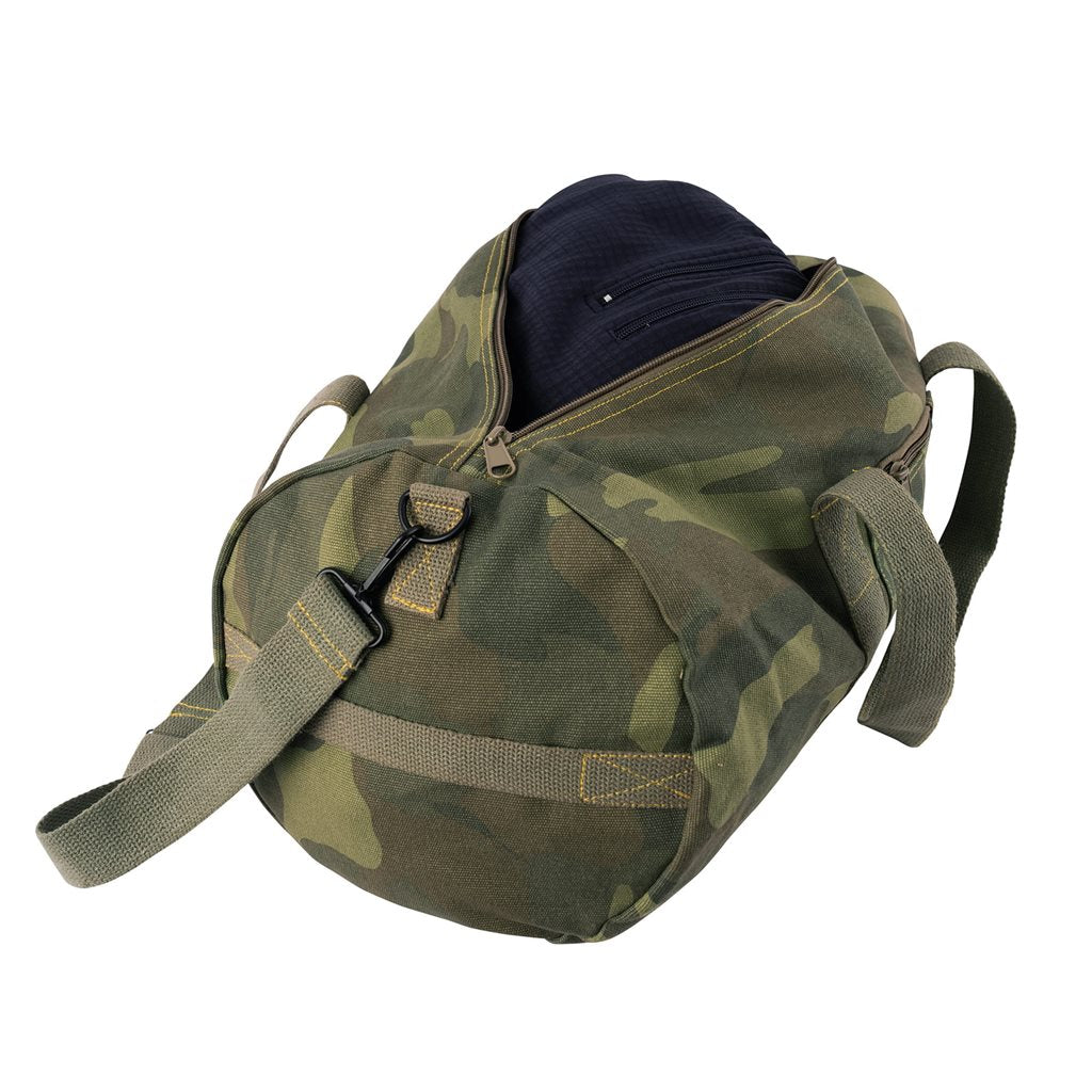 Bolsa EQUIPMENT grande de lona estilo militar con tres bolsillos laterales, cierre bidireccional y mosquetón