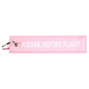 Llavero rosa 'KISS ME BEFORE FLIGHT' aprox. 13 x 3 cm