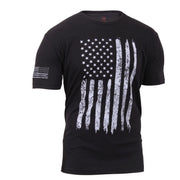 Camiseta negra DITREED con gran estampado de la bandera de EE. UU. en el pecho y pequeña bandera en la manga derecha