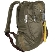 Mochila con mosquetón 20 l verde, nylon 100%, correas acolchadas y varios bolsillos con cremallera