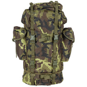 Mochila réplica de combate BW 65L verde con dos compartimentos y bolsillos laterales