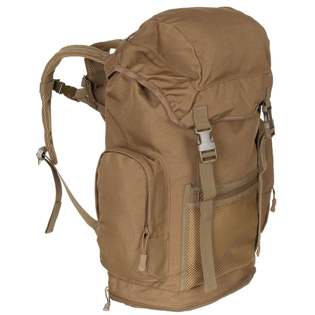Mochila BRIT 30 L negra vista frontal, EDC, poliéster resistente