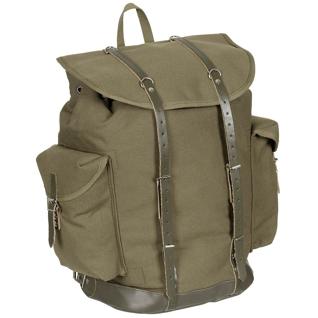 Mochila BW 30L de lona negra con correas acolchadas y tiras de cuero