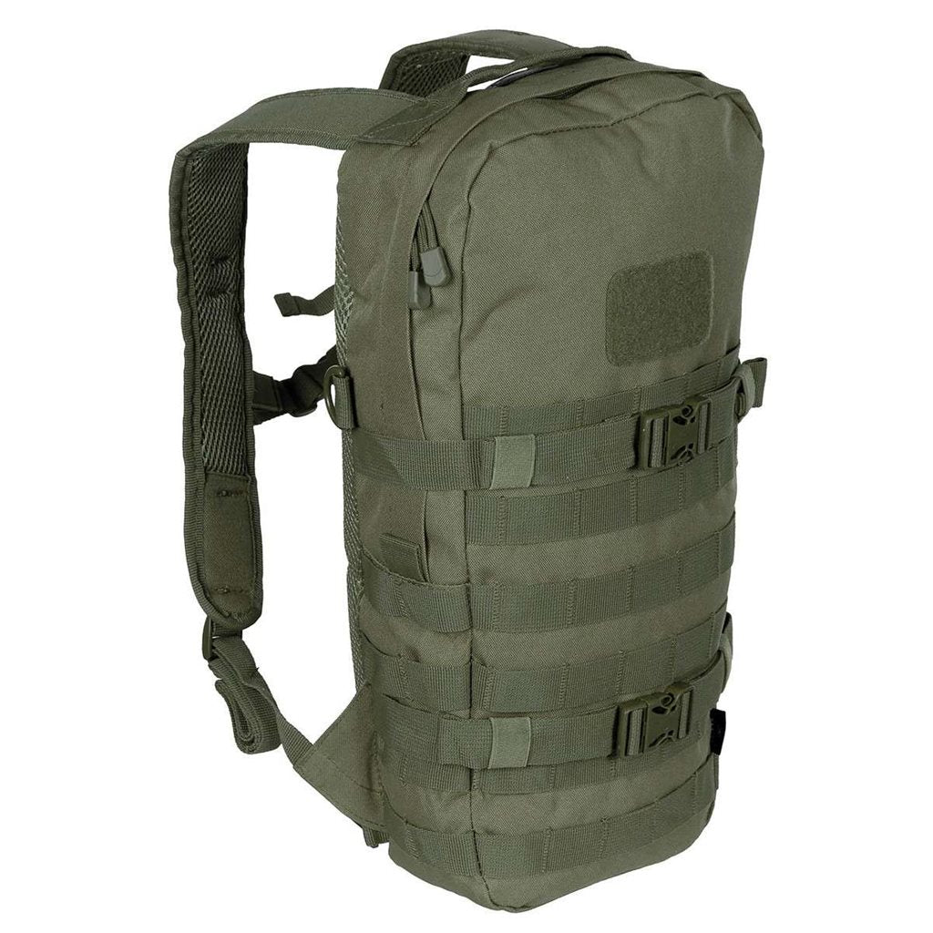Mochila DAYPACK verde EDC con puntos de fijación modular, correas de compresión y bolsillo para hidratación