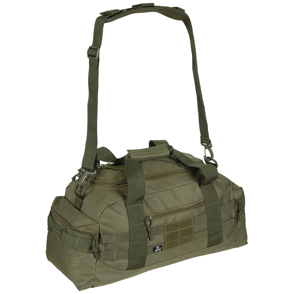 Bolsa de transporte Operation 30 negra con correa estilo aviator vista frontal